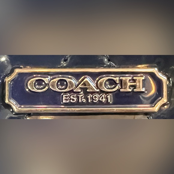 Coach Poppy navy blue quilted lustrous patent leather wristlet NWOT no hang tag - Picture 4 of 13